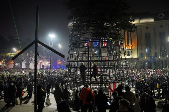 protesters-in-tbilisi-turned-a-christmas-tree-into-a-symbol-of-resistance