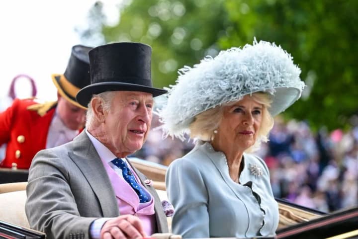 the-royal-family-congratulated-on-the-christmas-holidays-a-postcard-from-charles-and-camilla