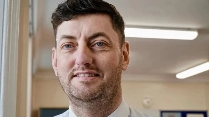 hlava-miskrady-edynburha-pishov-u-vidstavku-cherez-zvynuvachennia-u-domahanniakh-do-ukrainskykh-bizhenok