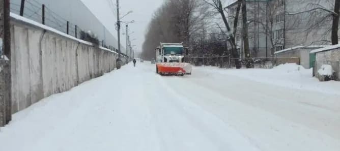brovary-is-actively-clearing-snow-equipment-and-workers-are-involved