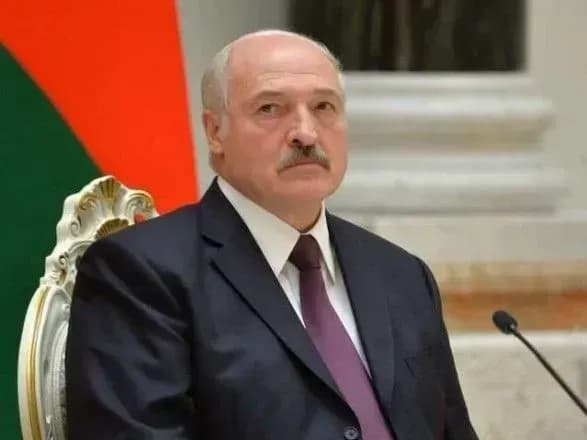 lukashenko-zaiavyv-shcho-vviz-do-bilorusi-ne-odyn-desiatok-yadernykh-boieholovok