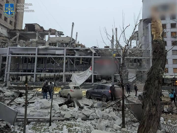 tragic-consequences-of-the-russian-strike-on-zaporozhye-the-number-of-victims-continues-to-grow