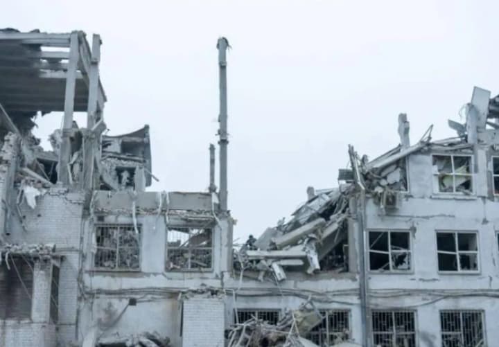 raketnyi-udar-po-klinitsi-v-zaporizhzhi-sered-29-postrazhdalykh-5-richna-divchynka