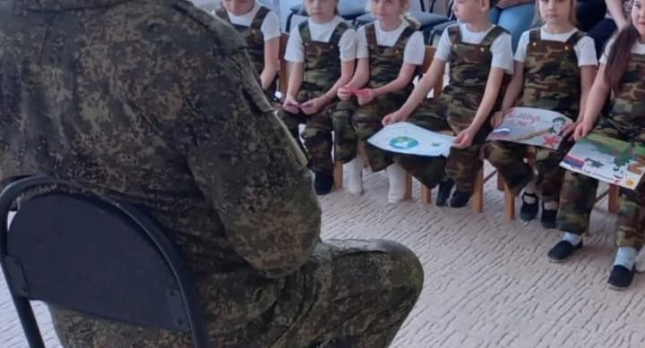 rossiyane-provodyat-propagandistskie-meropriyatiya-dlya-detei-na-vremenno-okkupirovannoi-khersonshchine-natsionalnoe-soprotivlenie