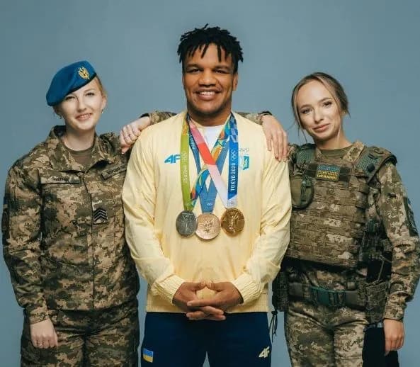 ukrainian-olympians-and-military-united-for-a-photo-shoot-for-the-calendar