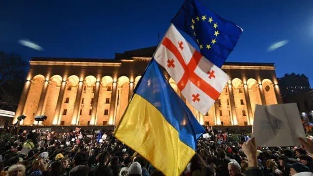 protests-in-georgia-civil-servants-join-protesters