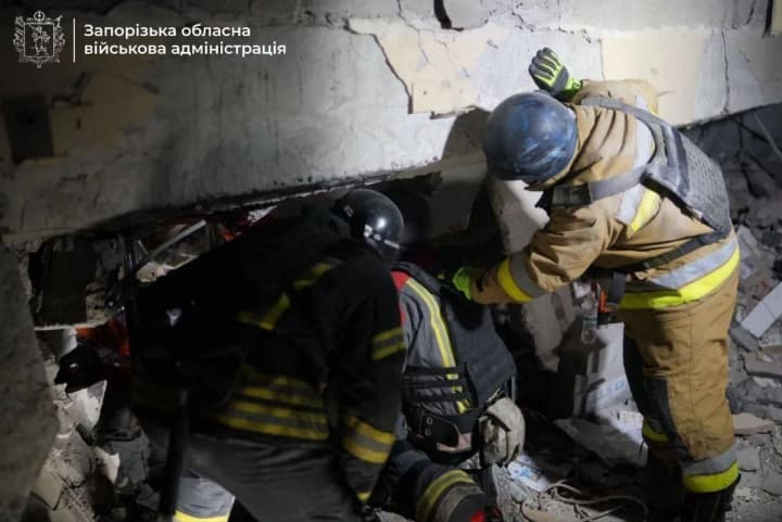 vorozhyi-udar-po-zaporizhzhiu-kilkist-zahyblykh-zrosla-do-desiaty