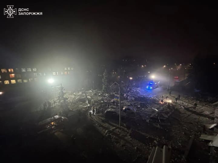 raketnyi-udar-rf-po-klinitsi-u-zaporizhzhi-kilkist-zahyblykh-zrosla-do-11