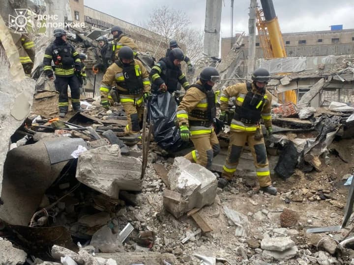 v-zaporozhe-zavershilas-avariino-spasatelnaya-operatsiya-raboti-prodolzhalis-pochti-dvoe-sutok