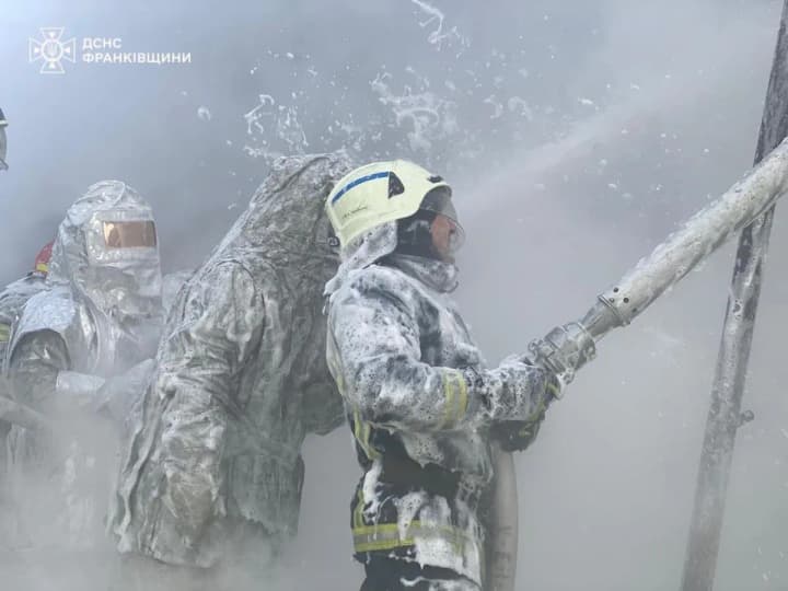 russian-attack-damages-industrial-facility-in-ternopil-region-targets-critical-infrastructure-in-prykarpattia-state-emergency-service-shows-elimination-of-consequences