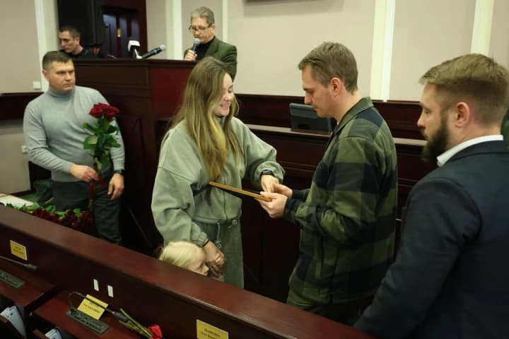 kyiv-region-hands-over-81-housing-certificates-to-veterans-and-their-families