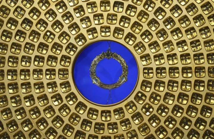 important-christian-relic-returned-to-notre-dame