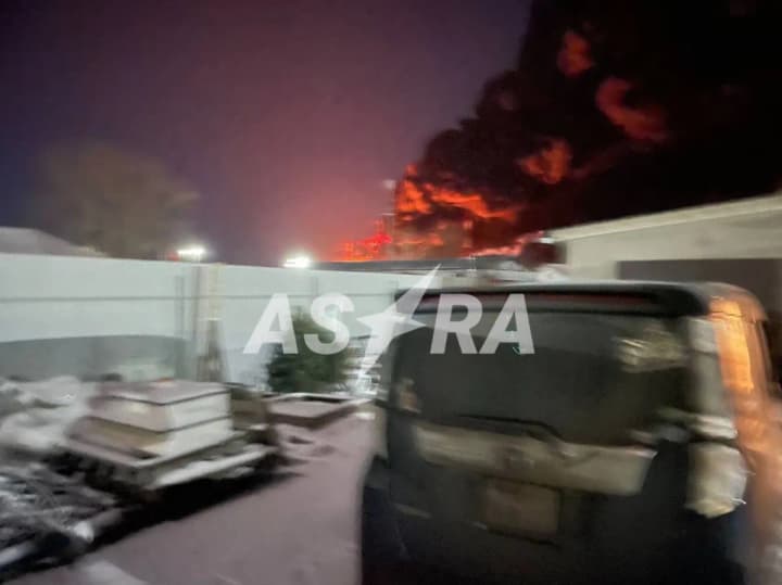 v-orlovskoi-oblasti-rf-posle-ataki-dronov-vspikhnula-neftebaza-pokazali-video-pozhara