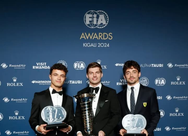 ferstappen-otrymav-kubok-chempiona-formuly-1-na-istorychnii-tseremonii-v-afrytsi