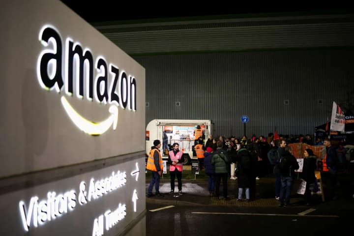 amazon-is-on-the-verge-of-the-first-large-scale-strike-in-the-us-details