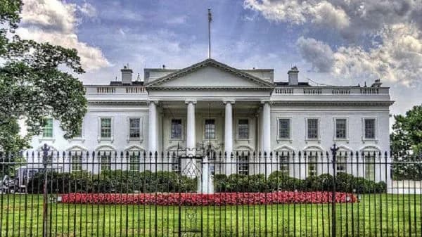 an-unknown-man-tried-to-climb-over-the-fence-at-the-white-house-what-happened