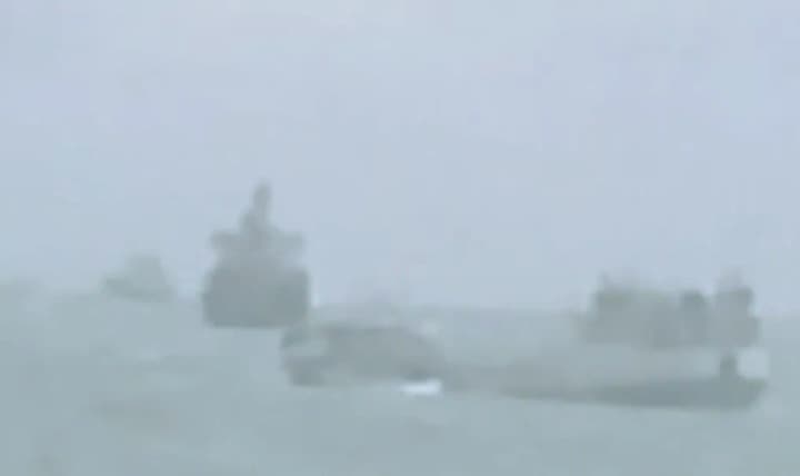 waves-smash-two-russian-tankers-off-the-coast-of-crimea-one-of-them-was-carrying-more-than-4-tons-of-fuel-oil