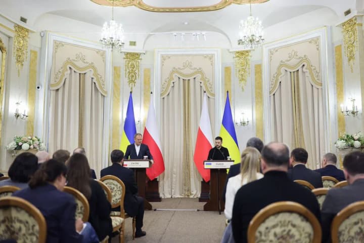 tusk-poobitsiav-dopomohty-ukraini-z-osnashchenniam-viiskovykh-bryhad