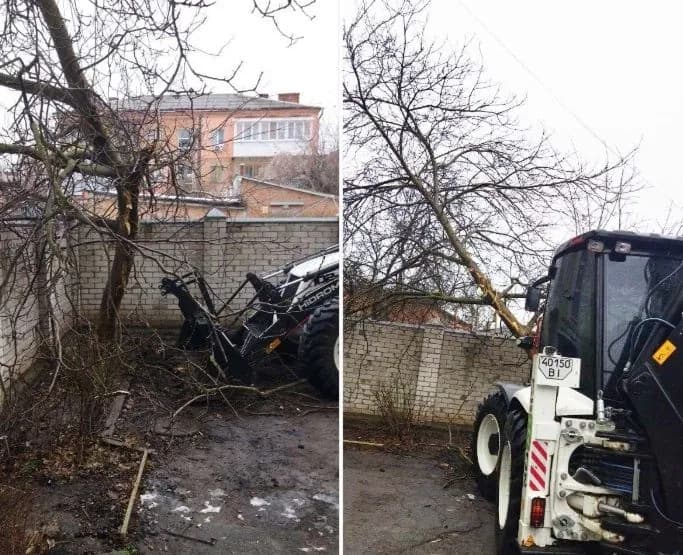 an-excavator-shooting-and-a-destroyed-fence-what-happened-near-a-house-in-poltava