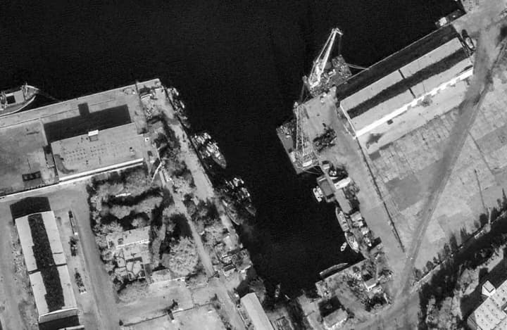 suputnyky-zafiksuvaly-masove-peremishchennia-rosiiskoi-tekhniky-z-baz-u-syrii