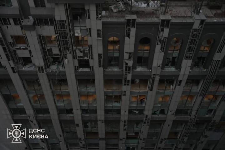 kolichestvo-postradavshikh-ot-raketnogo-udara-rf-po-kievu-vozroslo-do-13-chelovek