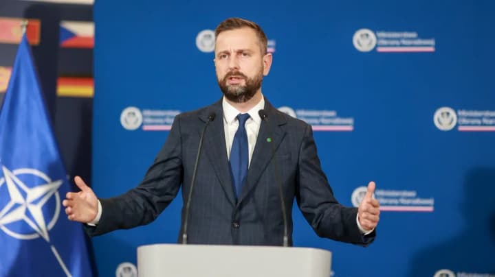 v-polshe-vozmutilis-iz-za-flagov-upa-na-polskikh-btr