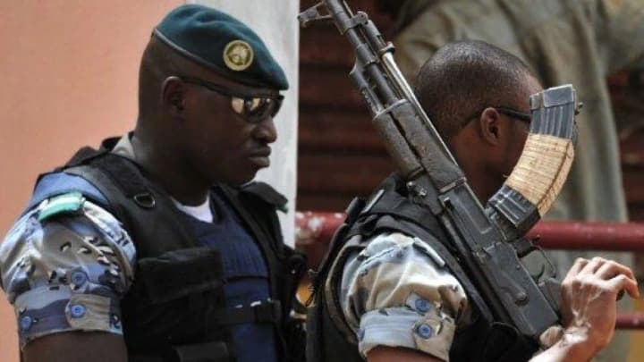 maliiskie-boeviki-atakovali-neskolko-sel-v-strane-bolee-20-pogibshikh