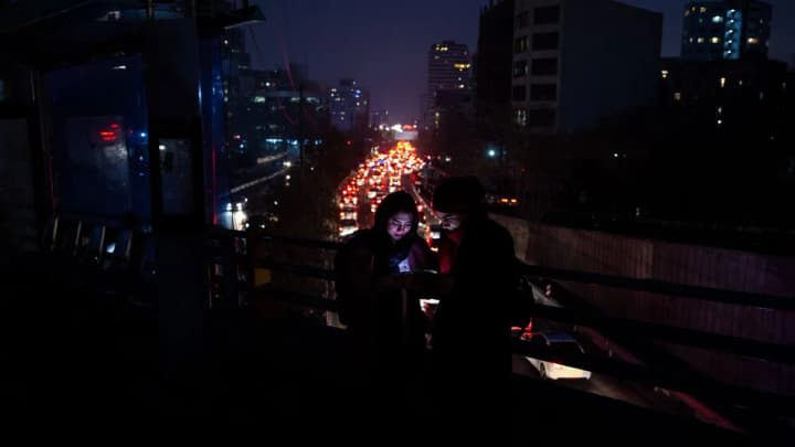 v-irane-energeticheskii-krizis-sokrashchennii-grafik-raboti-onlain-obuchenie-i-zakritie-tts