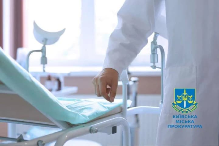 v-kieve-akushera-ginekologa-prigovorili-k-3-godam-zaklyucheniya-iz-za-smerti-mladentsa