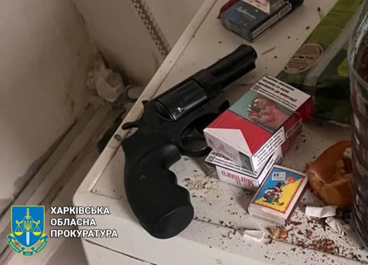 strilianyna-cherez-zauvazhennia-u-kharkovi-cholovik-vidkryv-vohon-i-poshkodyv-avto-susida