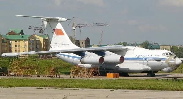 dolzhen-bil-glushit-patriot-pochemu-v-rf-utiliziruyut-yedinstvennii-v-mire-samolet-il-76pp
