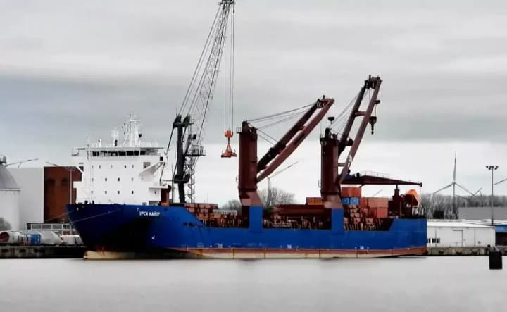 the-sunken-russian-ship-ursa-major-was-carrying-critical-equipment-for-loading-kalibriv-pletenchuk