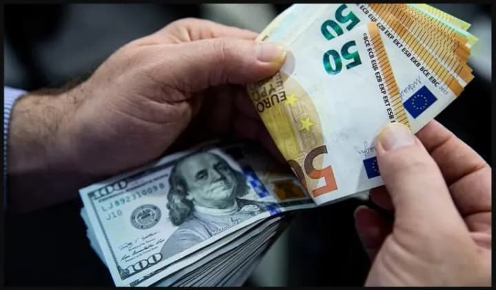 kurs-valyut-na-26-dekabrya-dollar-i-yevro-otkatilis-nazad