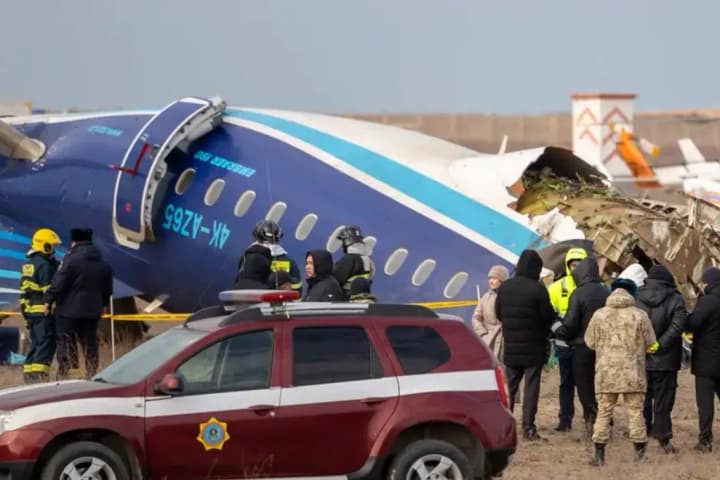 rassledovanie-budet-prozrachnim-kazakhstan-otreagiroval-na-versii-aviakatastrofi-v-aktau