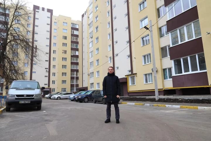 v-irpene-vosstanovili-10-etazhnii-dom-povrezhdennii-vo-vremya-ozhestochennikh-boev