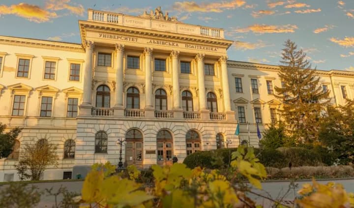 top-5-spetsialnostei-i-vuzov-ukraini-kuda-bolshe-vsego-podavali-zayavleniya-v-2024-godu