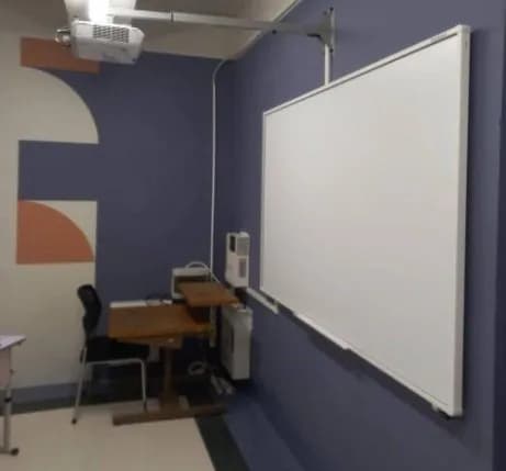 kievshchina-uluchshaet-usloviya-obucheniya-vo-vremya-trevog-80-novikh-multimediinikh-komplektov