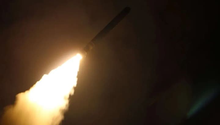 aviaudari-ssha-po-portu-v-yemene-desyatki-pogibshikh-khusiti-teryayut-dokhod