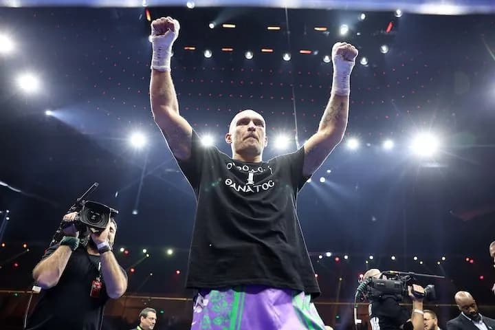 usyk-planuie-tryvalu-pauzu-pislia-peremohy-nad-fiuri-koly-povernetsia-na-rynh