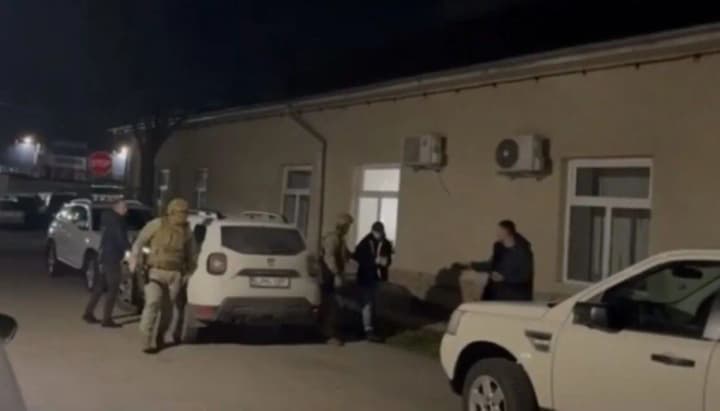 u-moldovi-vykryly-kanal-nelehalnoi-mihratsii-cholovikiv-z-ukrainy