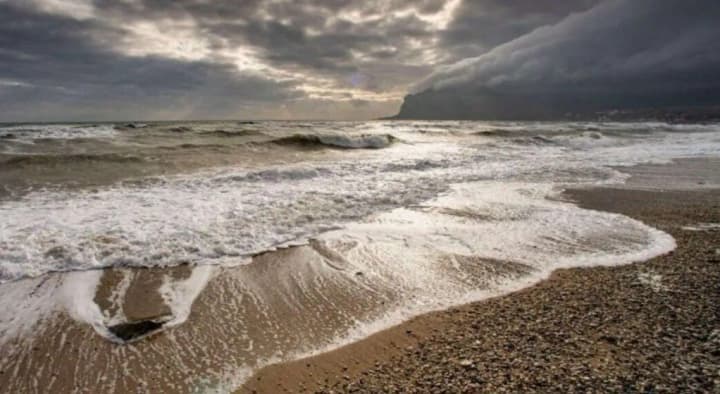 v-okupovanomu-krymu-vnochi-lunaly-vybukhy