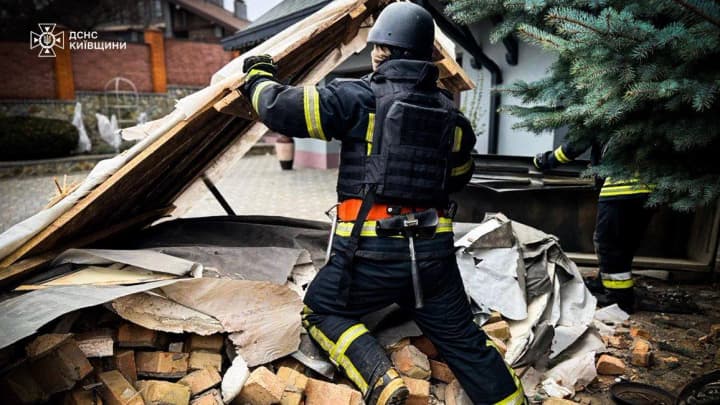 kyiv-region-attacked-by-russian-drones-and-missiles-woman-injured