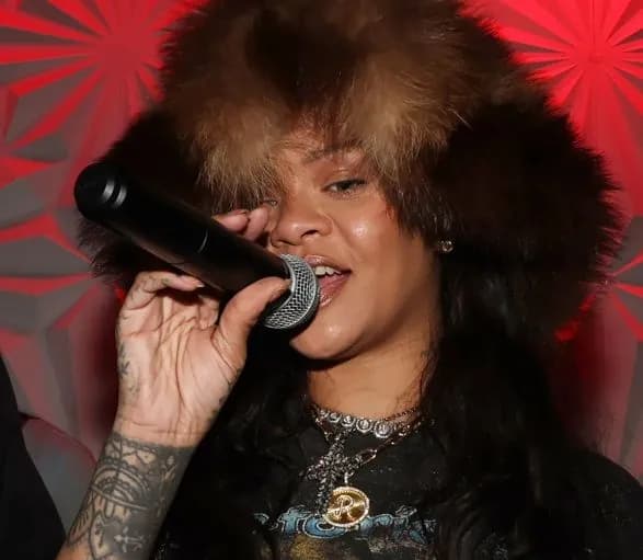 mii-kit-spivaie-krashche-fanaty-vykryly-zhakhlyvyi-vystup-rianny-u-karaoke