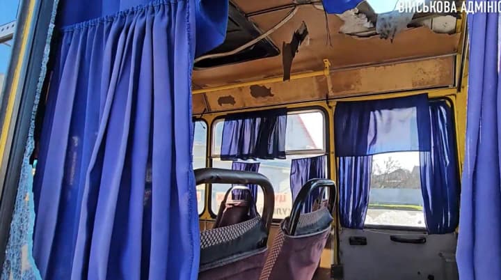 rosiiany-atakuvaly-marshrutku-z-pasazhyramy-u-khersoni-v-ostannii-den-roku