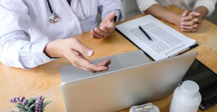 z-2025-roku-derzhavni-medzaklady-mozhut-nadavaty-platni-posluhy-shcho-zminiuietsia