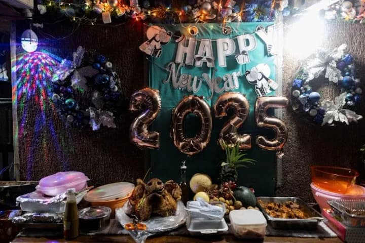 the-world-celebrates-the-new-year-photos