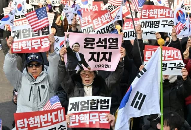 yuzhnokoreiskie-sledovateli-obeshchayut-vipolnit-order-na-arest-otstranennogo-prezidenta-yolya