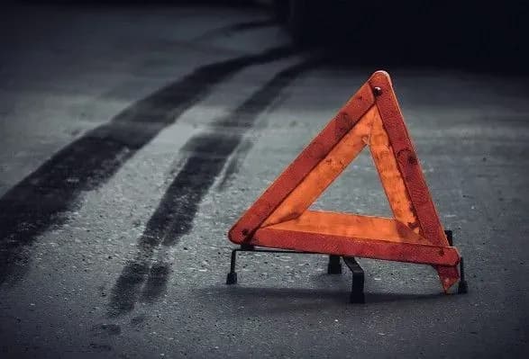 in-volyn-a-bmw-driver-ran-over-a-woman-lying-on-the-road-on-new-years-eve