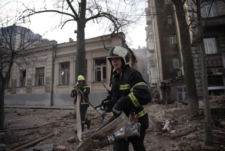 yermak-russian-federation-attacked-buildings-in-the-center-of-kyiv-with-at-least-four-shaheds