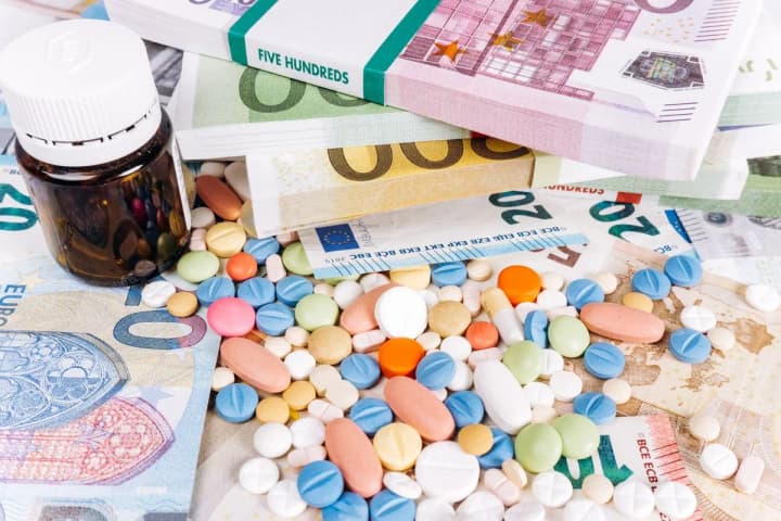 mif-o-deshevikh-lekarstvakh-v-yevrope-pochemu-eto-ne-tak-video